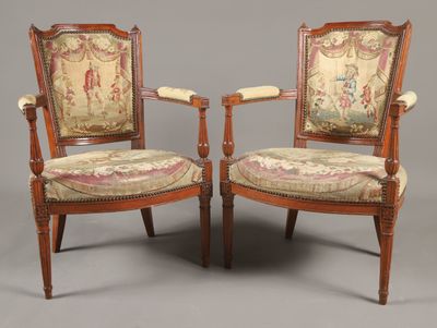 paire de fauteuils de style louis xvi