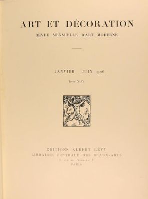 un livre ouvert sur lequel figure le dessin d'une femme