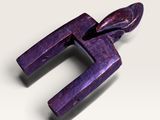un gros plan d'un objet violet sur une surface blanche