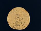 l'image d'une pièce d'or ornée d'une couronne