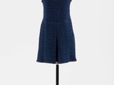 une robe sur un mannequin sur fond blanc