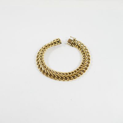 une image d'un bracelet en or sur fond blanc