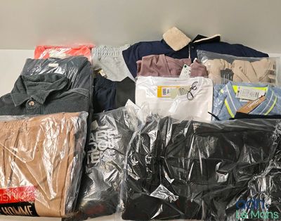 Lot de 18 vêtements de diverses tailles et marques dont : KI…