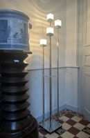 LAMADAIRE moderne en métal et plexiglass repose sur une base… (photo 2)