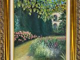 un tableau représentant un jardin avec des fleurs et des arbres, dans un cadre doré