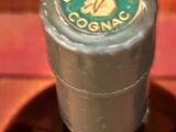 gros plan d'une bouteille de vin avec un bouchon de liège