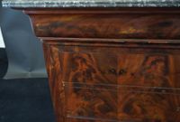 Commode en acajou ouvrant par un tiroir en ceinture et 3 tir… (photo 3)