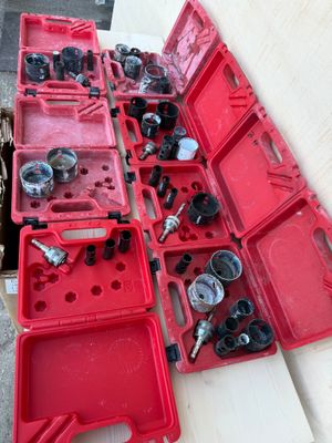a lot of tools that are sitting on a table