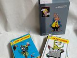 trois livres pour enfants sont posés sur une nappe blanche