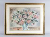 tableau représentant un vase bleu contenant des fleurs roses, posé sur une table