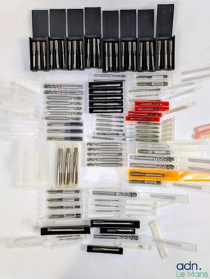 many different types of screws in this case