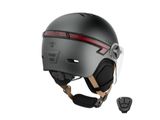 Le casque est noir et comporte une bande rouge sur le côté.