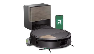 une image représentant un aspirateur robot auquel est connecté un téléphone
