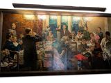 une photo d'un tableau accroché au mur d'un restaurant