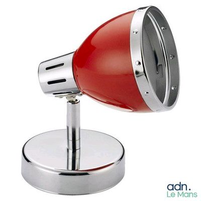 une image représentant une lampe rouge posée sur un socle métallique