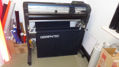 Un plotter de découpe GRAPHTEC modèle FC 8600-75.