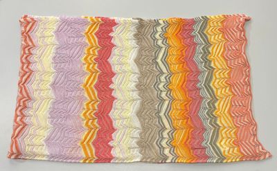 Missoni. Étole maille ajourée motif végétal froncé parme, or…