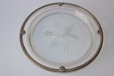 an image of a glass plate with a starburst design on it