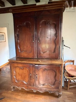 Buffet vaisselier En bois naturel mouluré à quatre portes