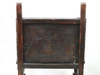 Chaise à bras en bois sculpté, le dossier rectangulaire aux … (photo 2)