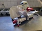une machine posée sur le comptoir d'une cuisine