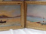 deux tableaux représentant des bateaux, exposés sur une table