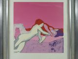 tableau représentant une femme nue allongée sur un lit, avec un ciel rose en arrière-plan