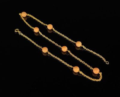 Collier en or jaune à maille tressée ornée de huit perles de…