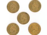 quatre pièces d'or à l'effigie d'un homme et d'une femme