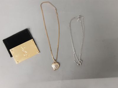 YVES SAINT LAURENT. Ensemble de bijoux de modes comprenant :…