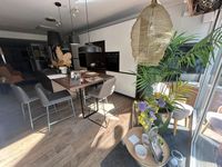 (Lot 91 : Cuisine stockée à La Grande Motte) - Cuisine d'exp…