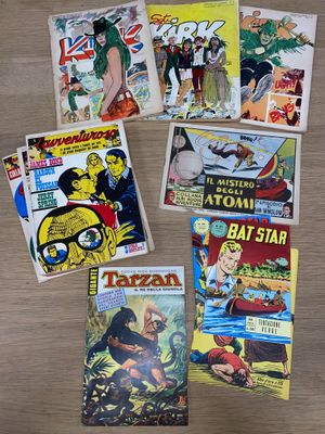 plusieurs bandes dessinées posées sur une table au plateau en bois