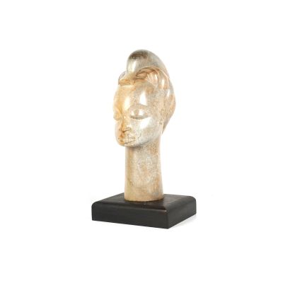 sculpture d'une tête de femme sur une base en bois