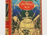 un vieux livre dont la couverture est ornée d'une image d'éléphant