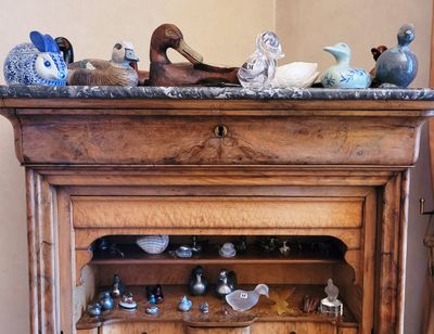 Collection de canards, oiseaux, un papillon en pâte de verre… - Photo 1