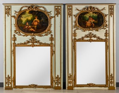 deux miroirs ornés de peintures, posés sur un sol carrelé