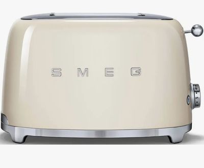 Grille-pain Smeg de couleur crème, portant l'inscription « Smeg »