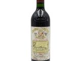 une vieille bouteille de vin rouge sur laquelle est dessinée une carte