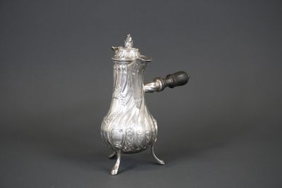 Verseuse tripode en argent à décor ciselé et gravé de torsad… - Photo 1