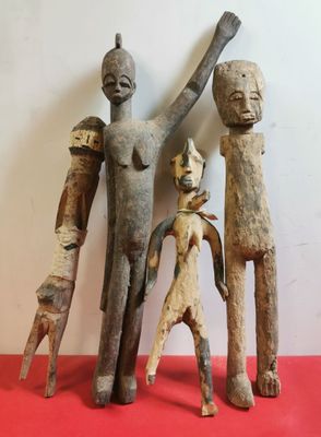 Lot comprenant, de gauche à droite : - statuette Moba, Togo … - Photo 1