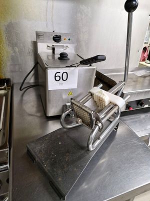 an image of a machine that is sitting in a kitchen