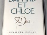 un livre sur la couverture duquel figure la photo d'une personne