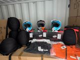 de nombreux cartons à l'arrière d'un camion de déménagement