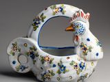 un petit oiseau blanc orné de fleurs bleues et jaunes
