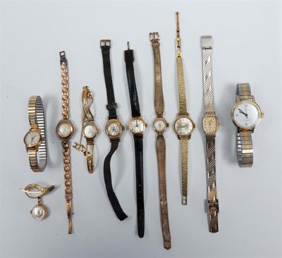 Collection de montres-bracelets vintage de différentes marqu… - Photo 1