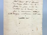 une feuille de papier sur laquelle on peut écrire, posée sur une table