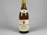 l'image d'une bouteille de vin posée sur une table