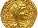 une pièce d'or à l'effigie d'un homme portant une coiffe