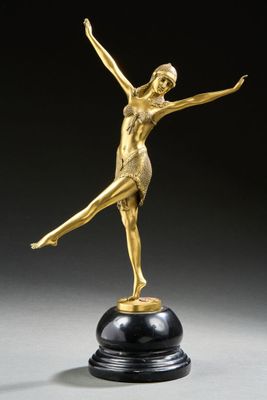 une image représentant une statue en bronze d'une ballerine posée sur un socle en marbre