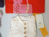 a lot of baby clothes that are on the table